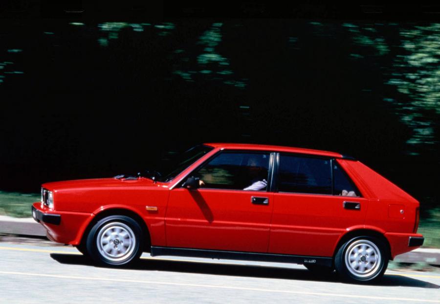  Lancia Delta 1979 года  (фото 12 из 35)